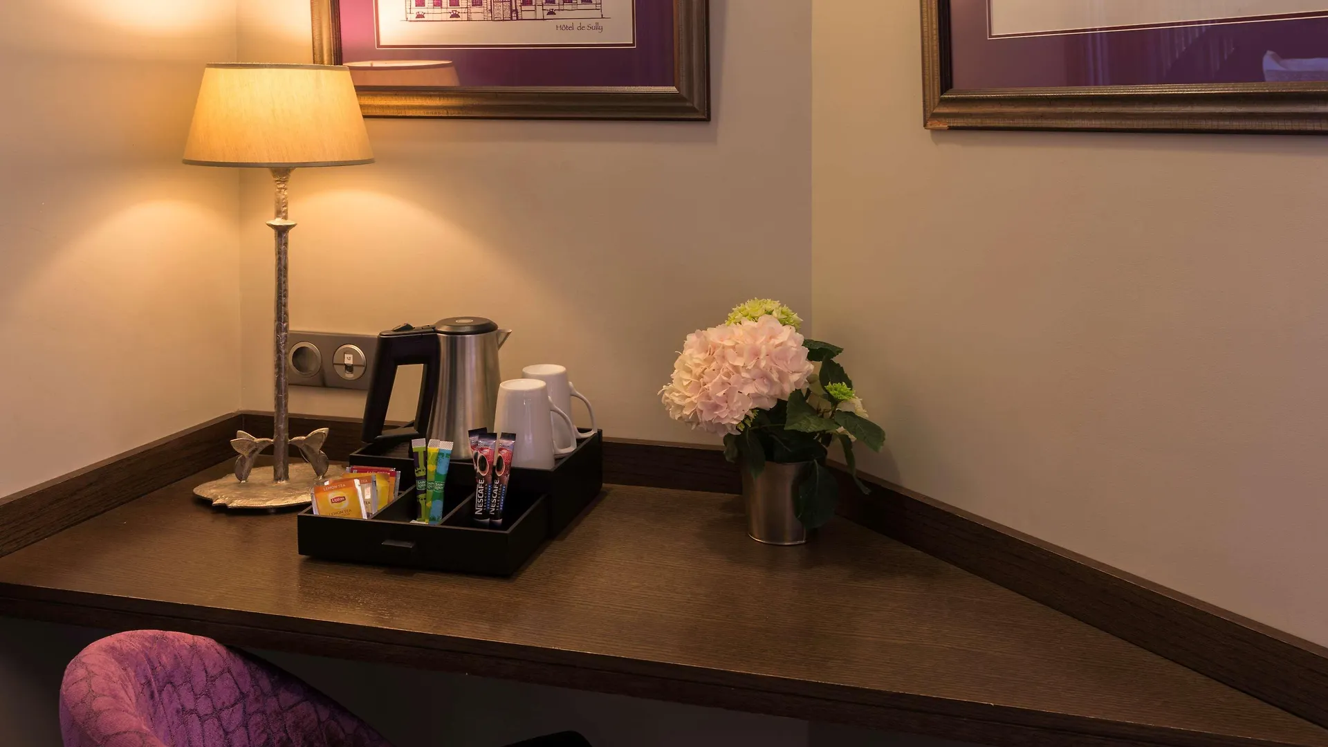 Hotel De Neuve By Happyculture 3*