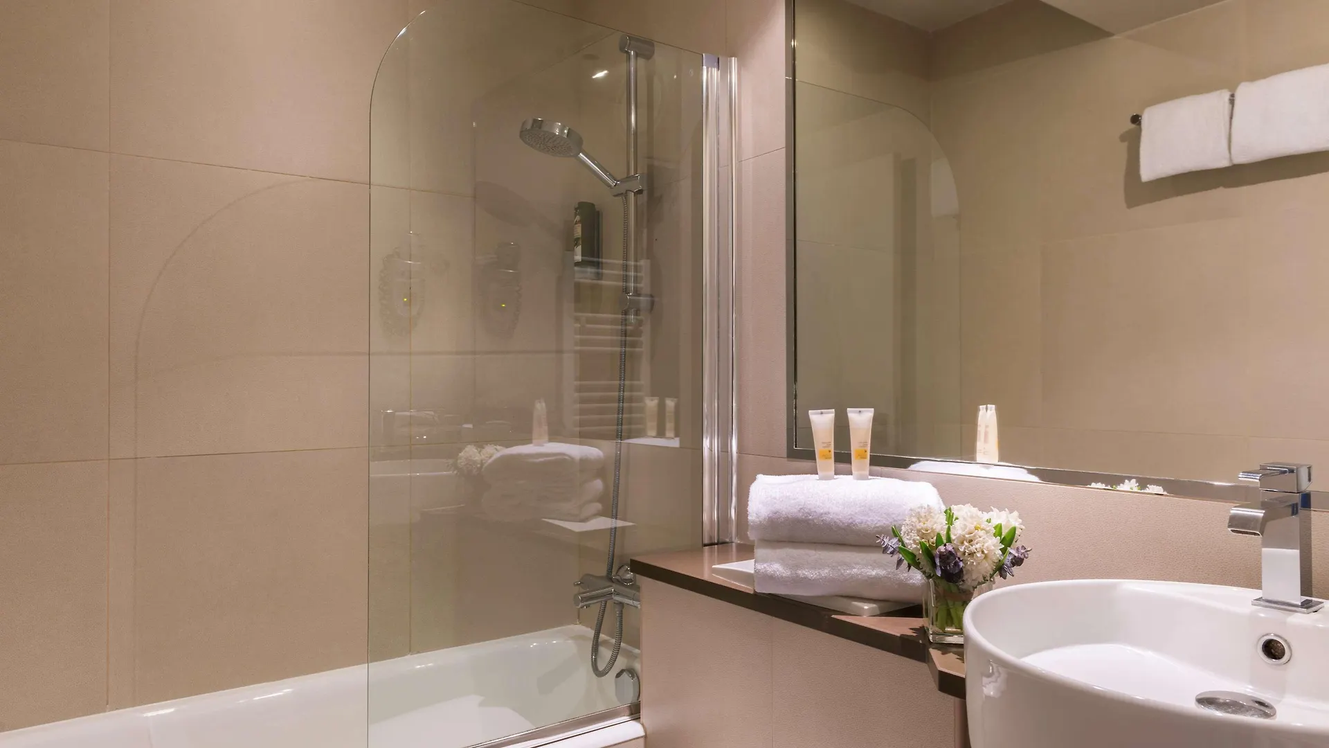 Hotel De Neuve By Happyculture 3*