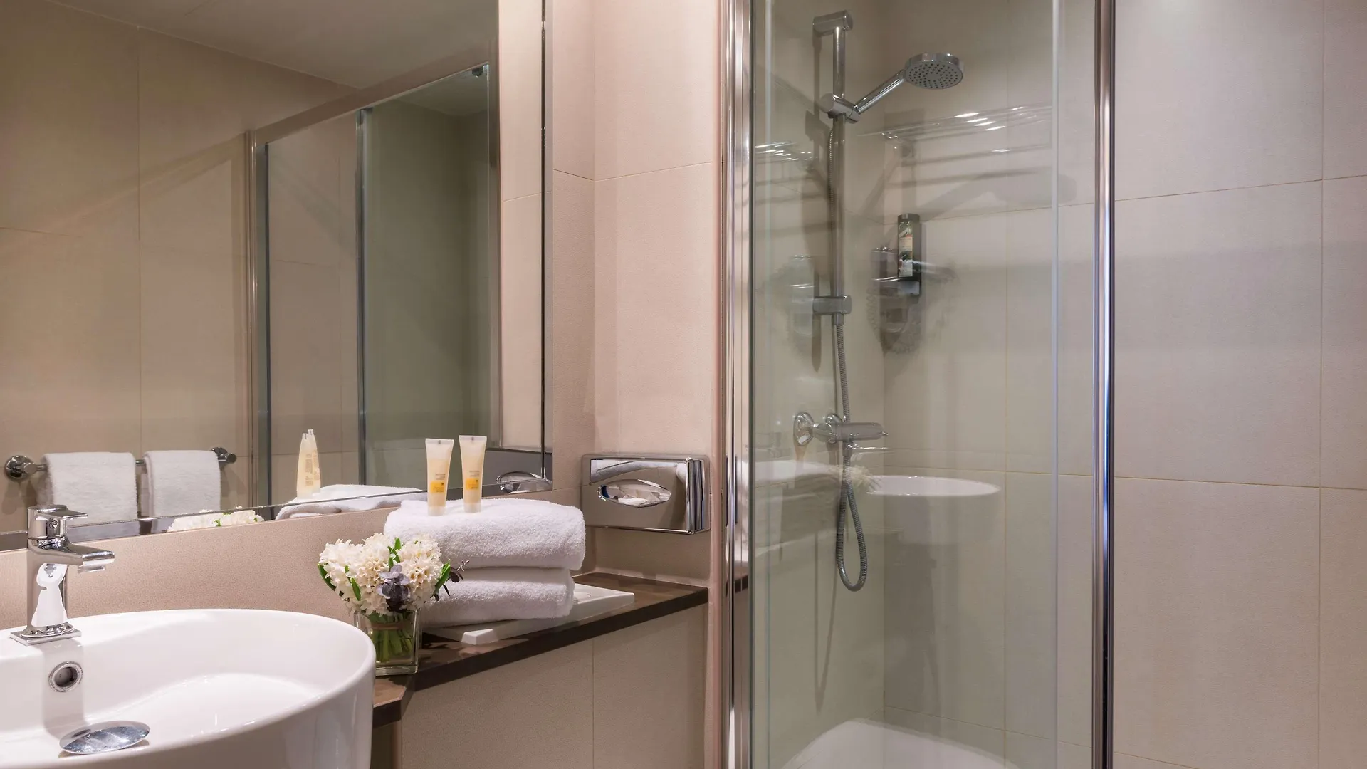 Hotel De Neuve By Happyculture 3*