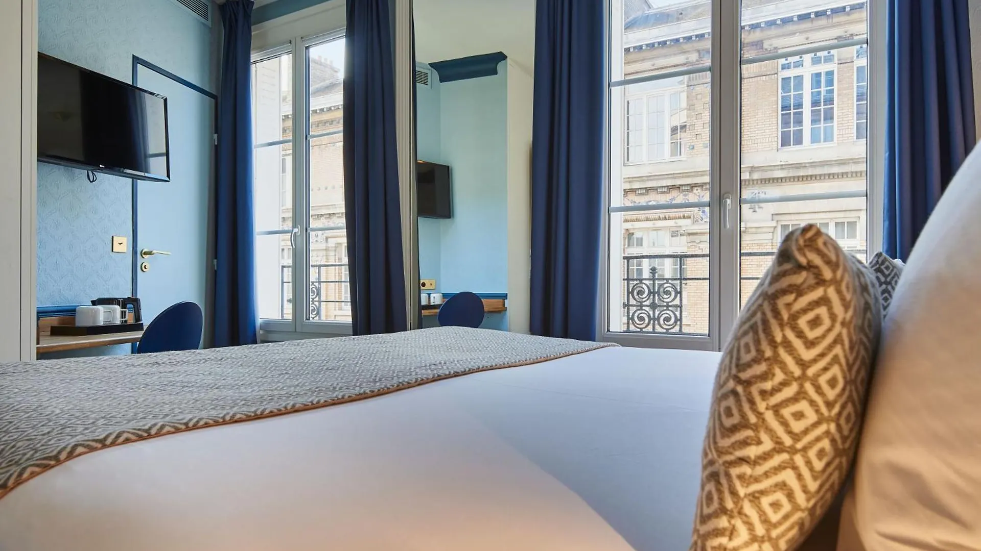 Hotel De Neuve By Happyculture