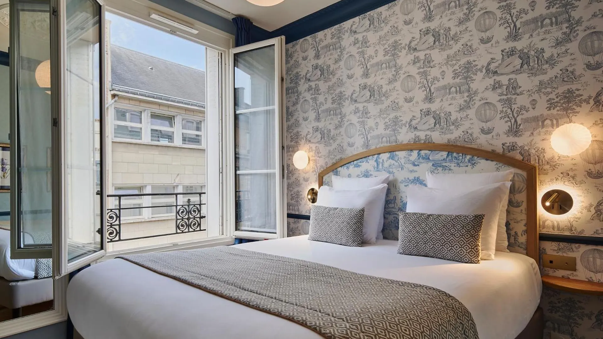 Hotel De Neuve By Happyculture 3*